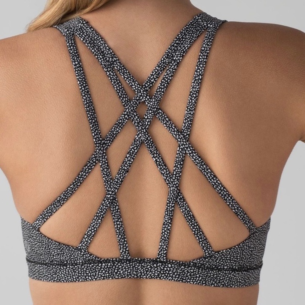 ✦ sold ✦ Lululemon free to be serene bra 2